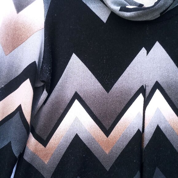 New Directions Women's Large Chevron Pattern Zig Zag Long Sleeve Cowl Neck Top - Picture 7 of 10